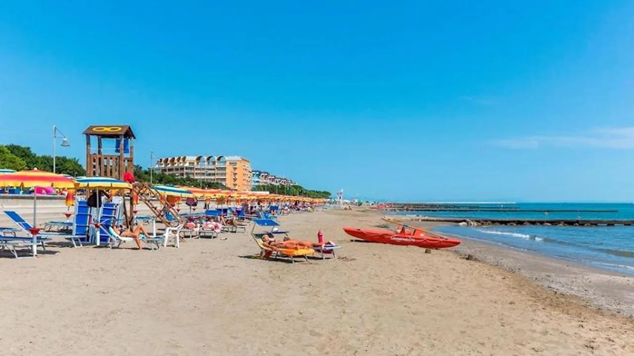Modern Flat, 130M From The Sea With Shared Pool Apartment Porto Santa Margherita di Caorle