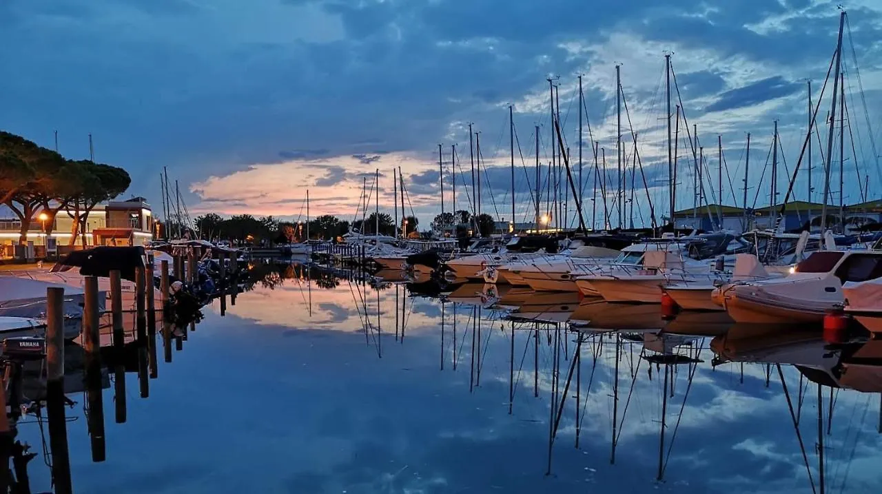 Modern Flat, 130M From The Sea With Shared Pool Apartment Porto Santa Margherita di Caorle 0*,  Italy