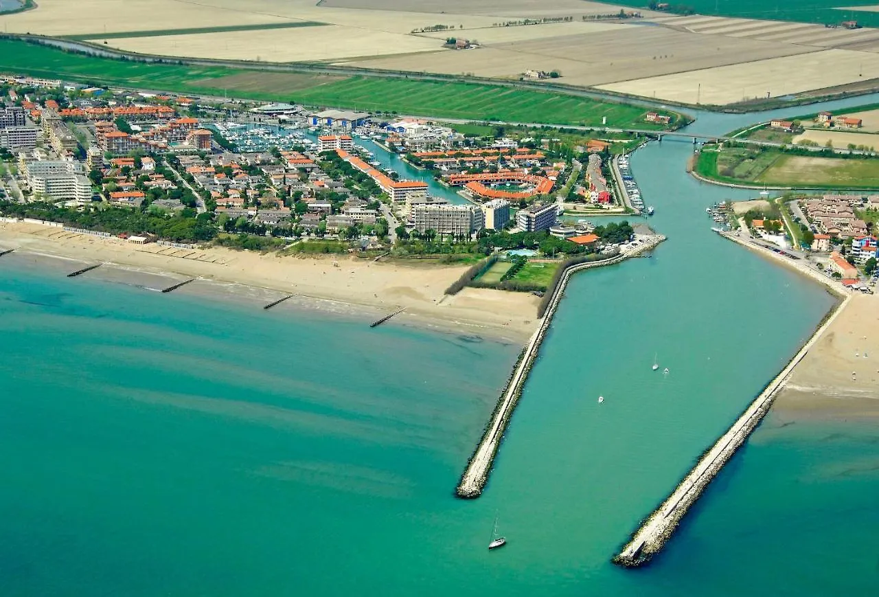 Modern Flat, 130M From The Sea With Shared Pool Apartment Porto Santa Margherita di Caorle